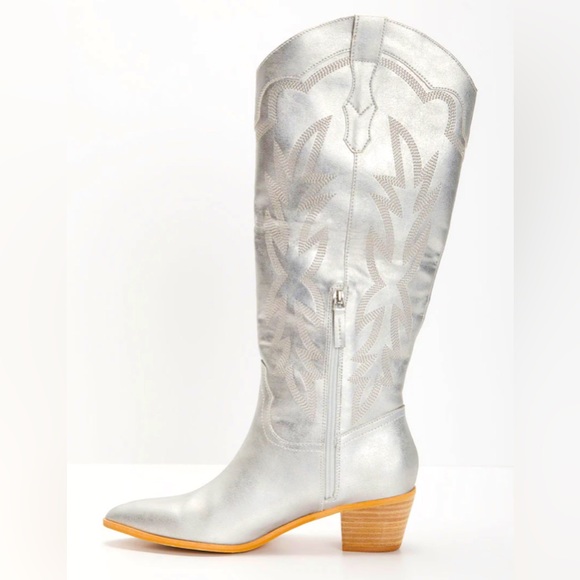 NWT VICI LUMIE HEELED BOOTS - METALLIC SILVER |SIZE 7 - Picture 6 of 8